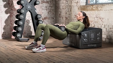 woman training on the Glute box